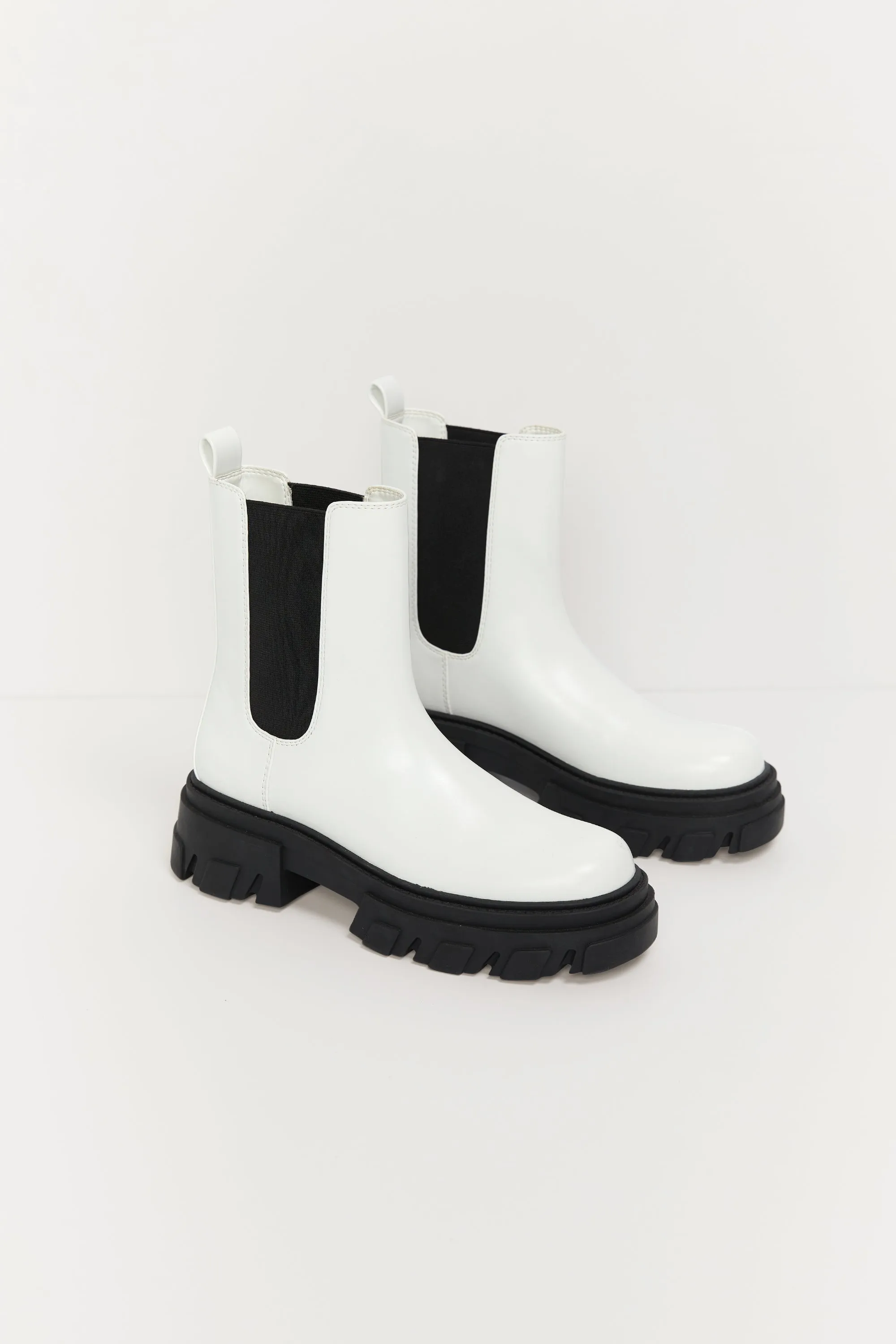 CHUNKY SOLE CHELSEA BOOT