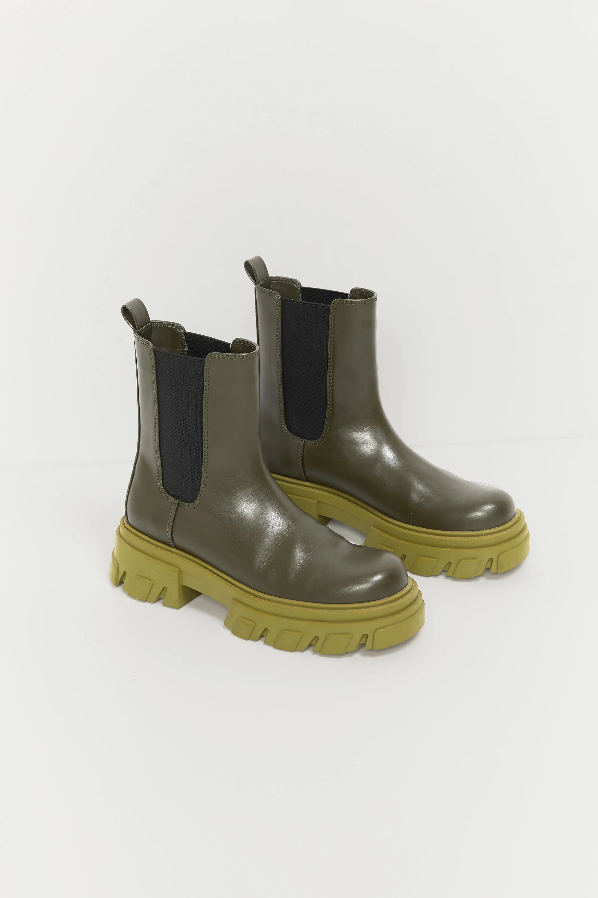 CHUNKY SOLE CHELSEA BOOT