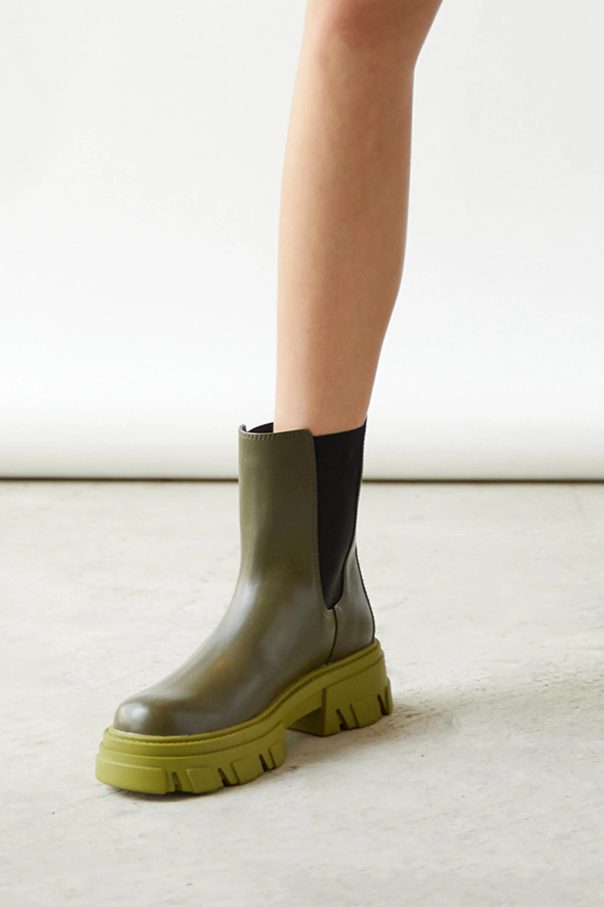 CHUNKY SOLE CHELSEA BOOT