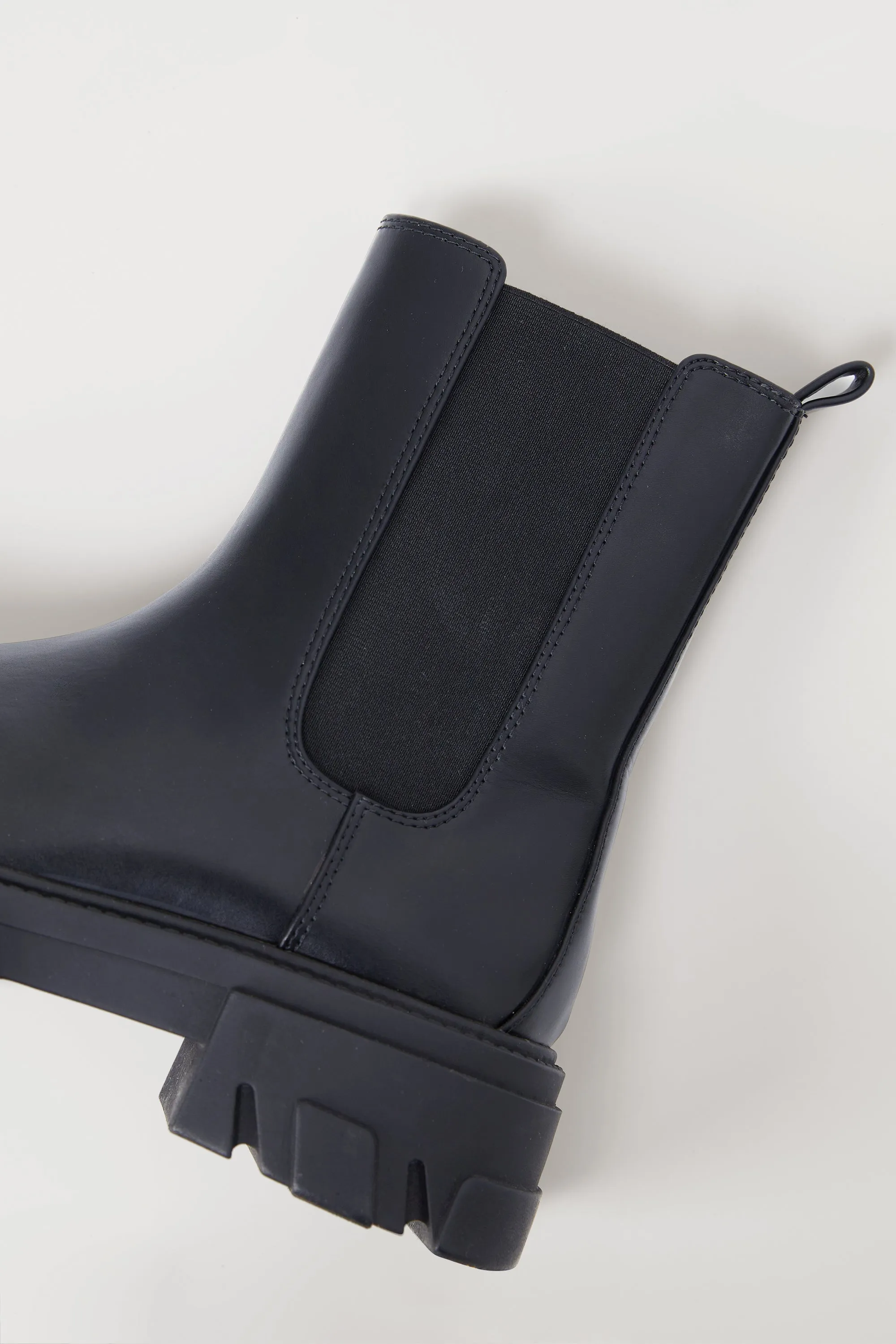 CHUNKY SOLE CHELSEA BOOT