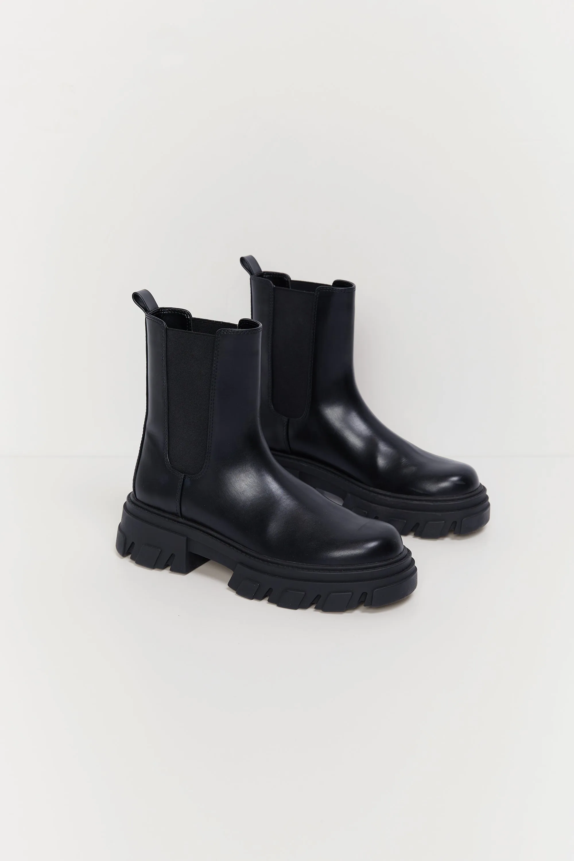 CHUNKY SOLE CHELSEA BOOT