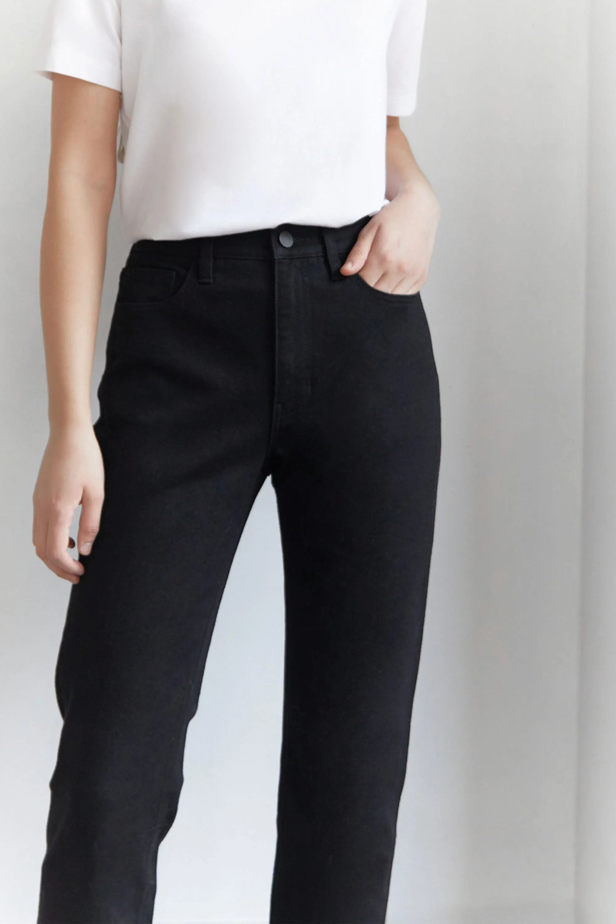 SLIM FIT BLACK JEANS